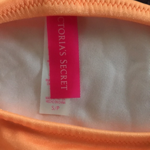 Gorgeous string bikini - Picture 2 of 7